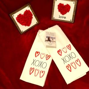 NWT ❤️😘Rae Dunn XOXO Kitchen Towel X2 heart Valentine Love